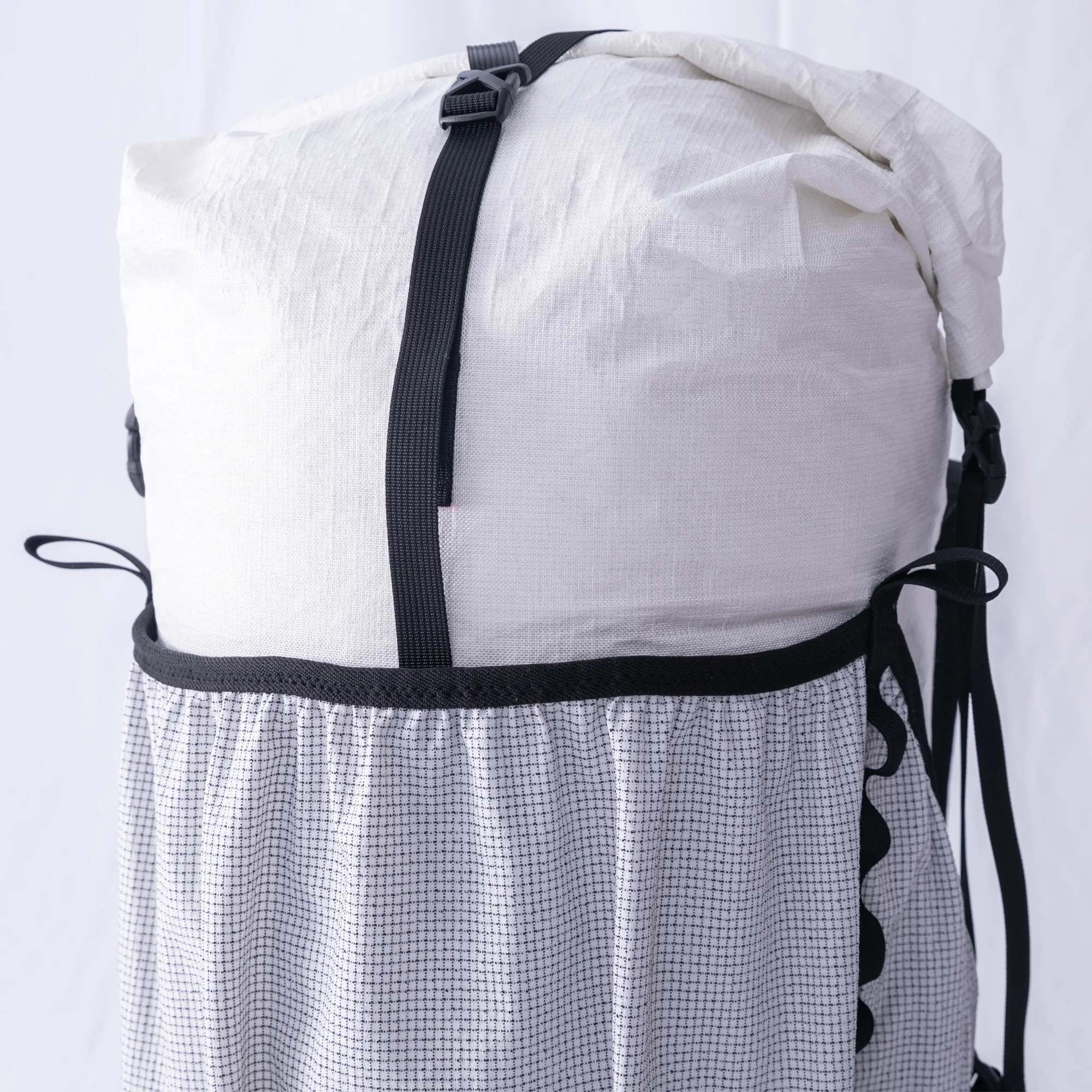 9.3 oz Stretch Mesh with Dyneema® Nylon 6.6 - Full Roll - Image 9