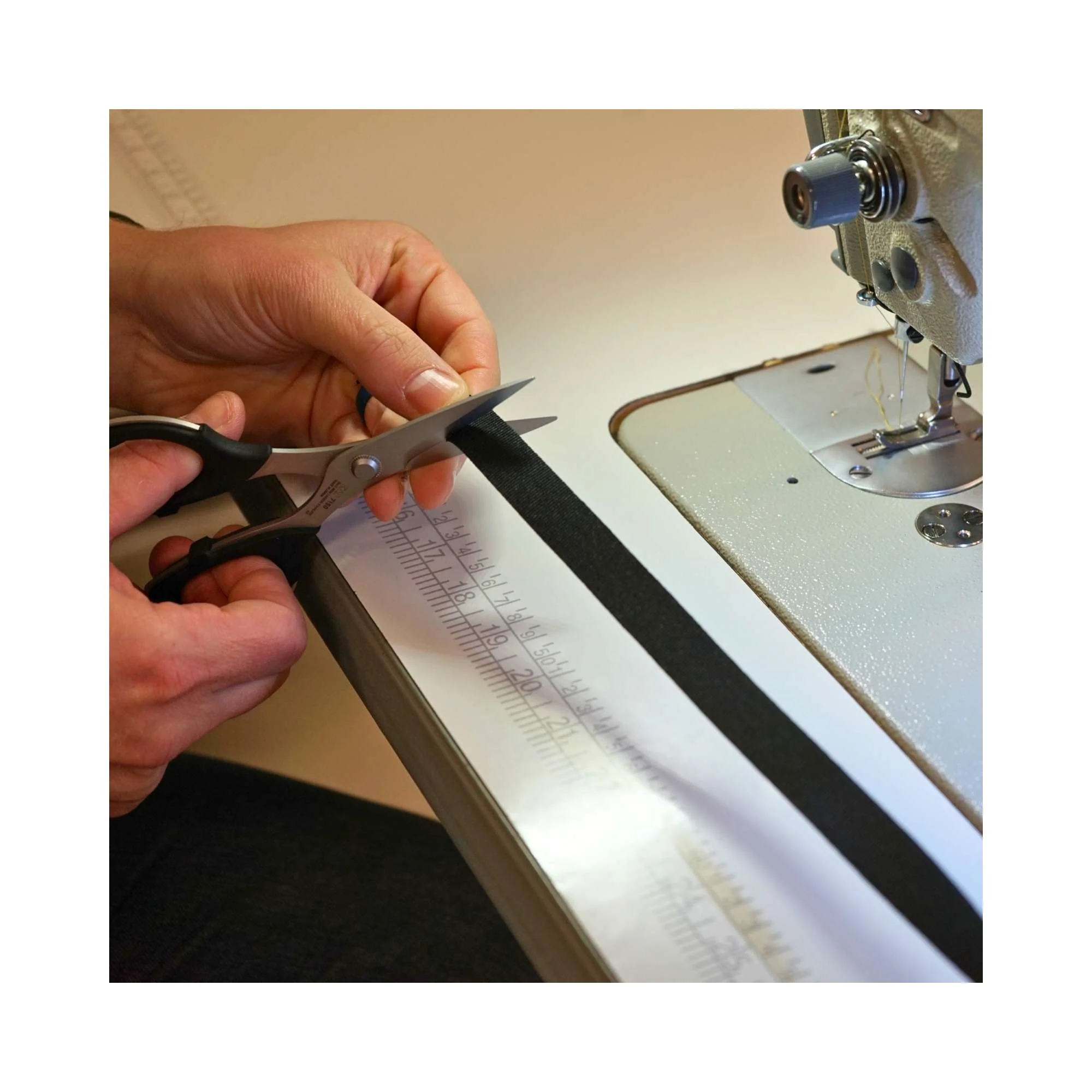 Kai Scissors 7150: 6 inch Professional Scissors - Image 3