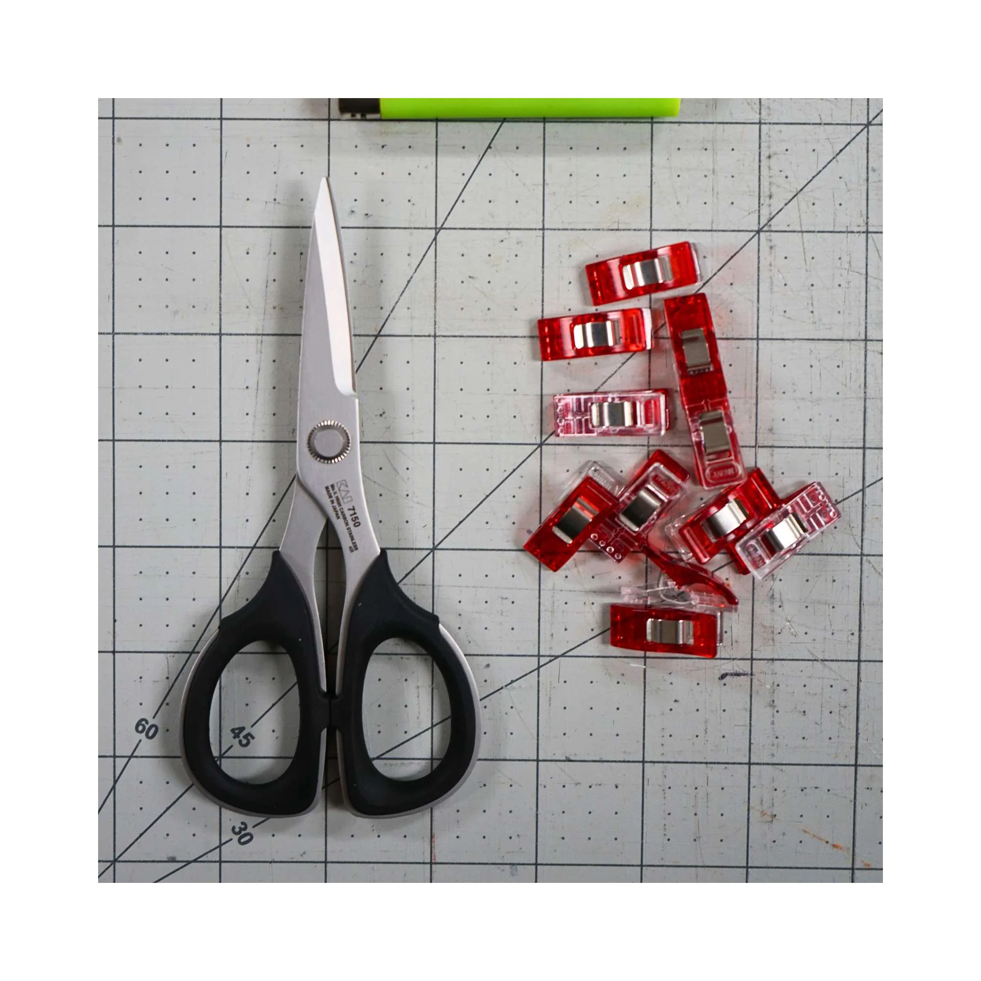 Kai Scissors 7150: 6 inch Professional Scissors - Image 4