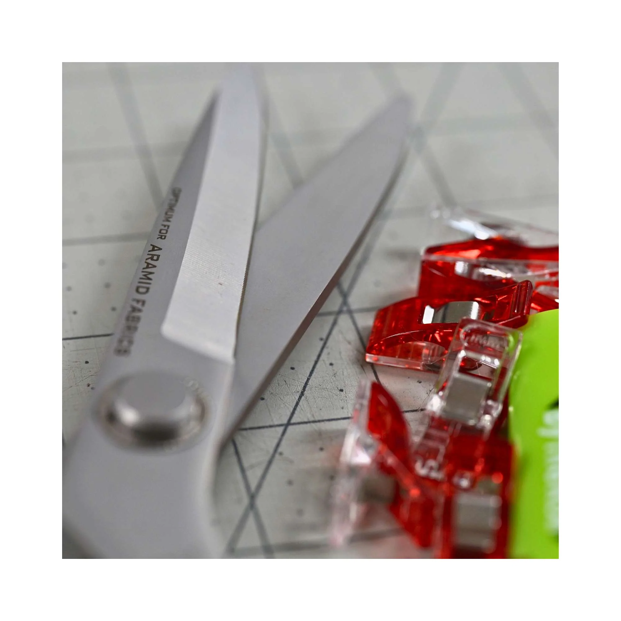 Kai Scissors 7240-AS: 9 1/2-inch Serrated Edge UHMWPE Shears - Image 4